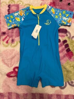 Zoke Kids Blue Short-Sleeve Rashguard Swimsuit with Yellow Trim